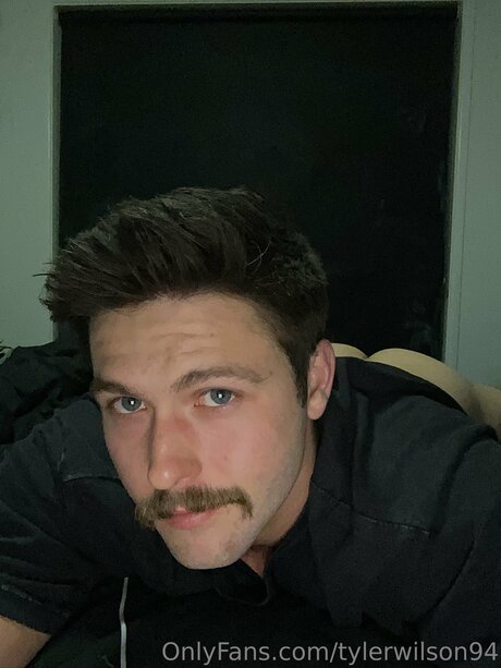 Tyler Wilson セックスモデル 写真