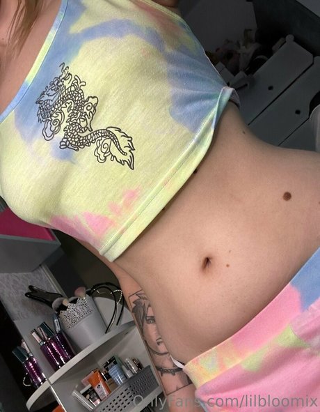 lilbloomix セクシーモデル 写真