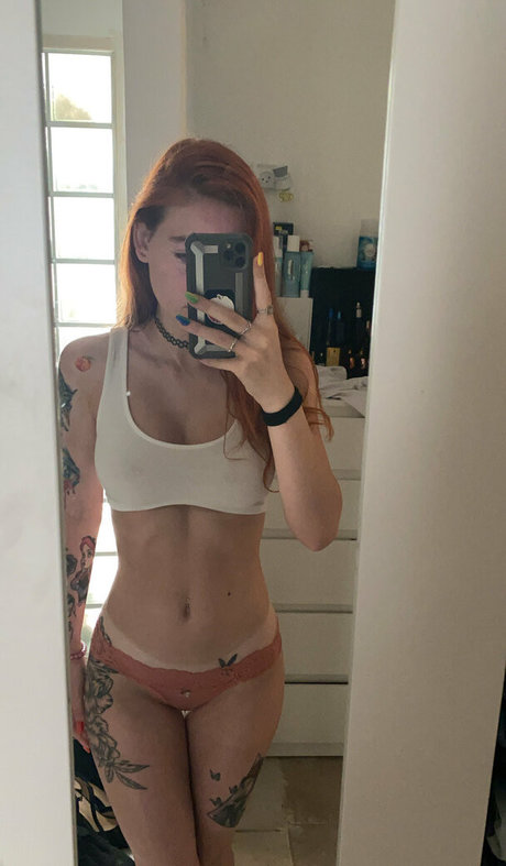 アジア人の指入れ OnlyFans ポルノ 写真