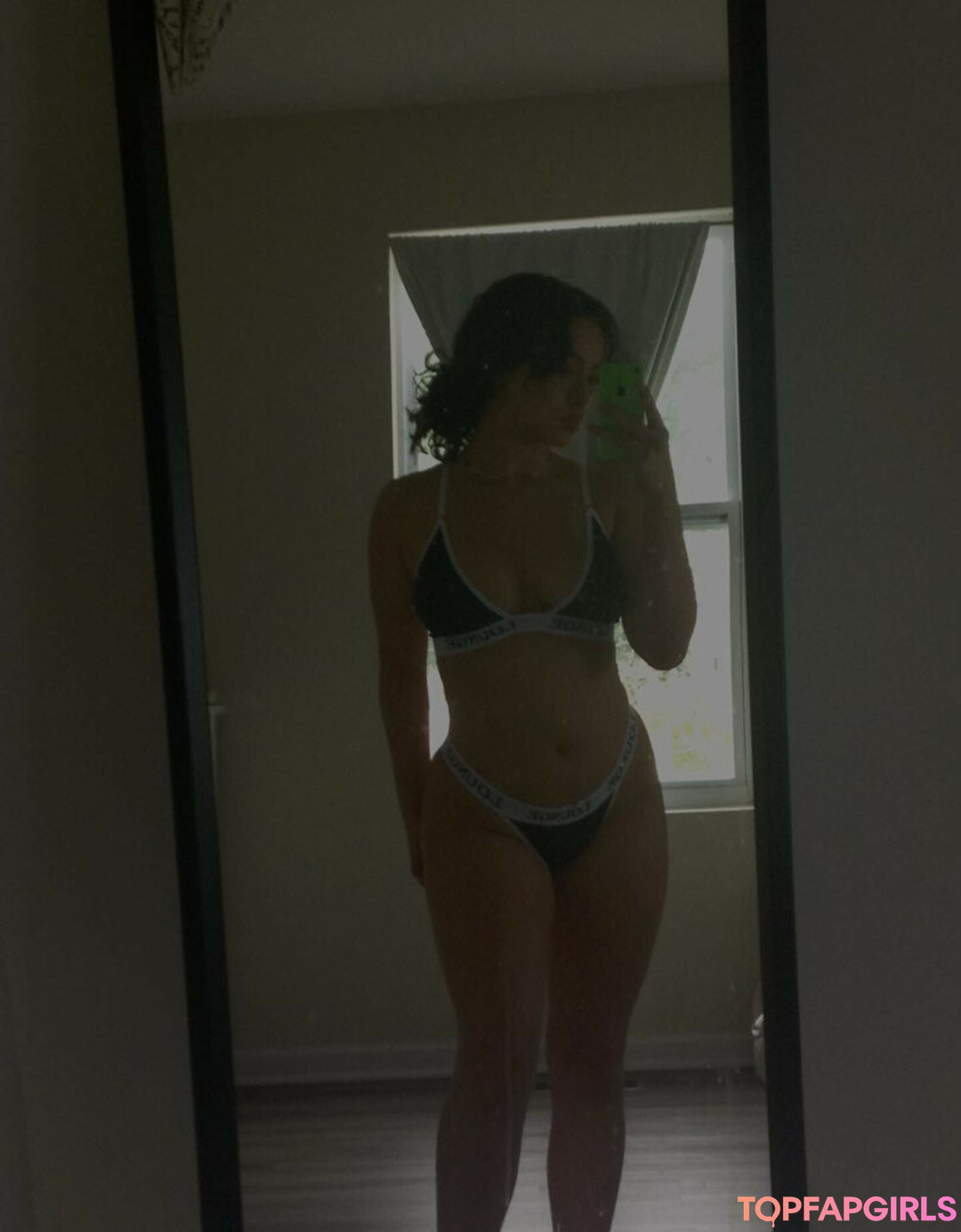 itz crissabitxh 裸の女優 写真