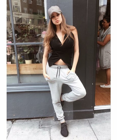 Xenia Tchoumi 高品質のポルノスター 写真