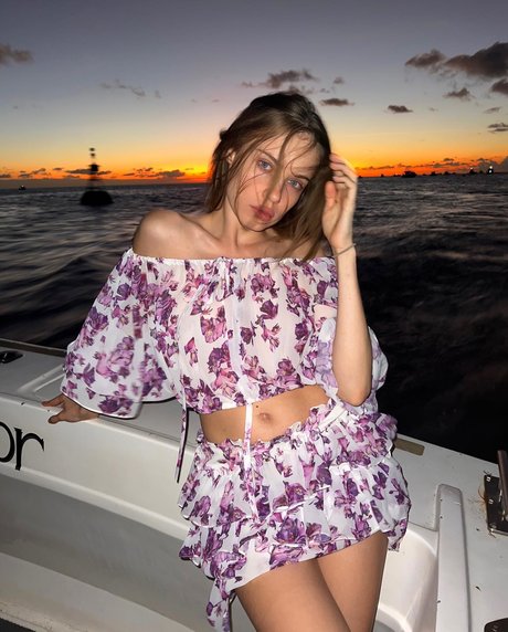 Xenia Tchoumi エロティックなモデル 写真