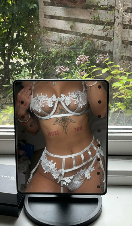Majabebe アダルト女優 写真