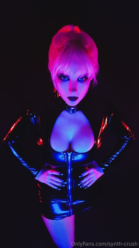 synth crush ポルノモデル 写真