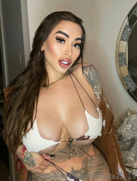 18オンリーファン エロチック 写真