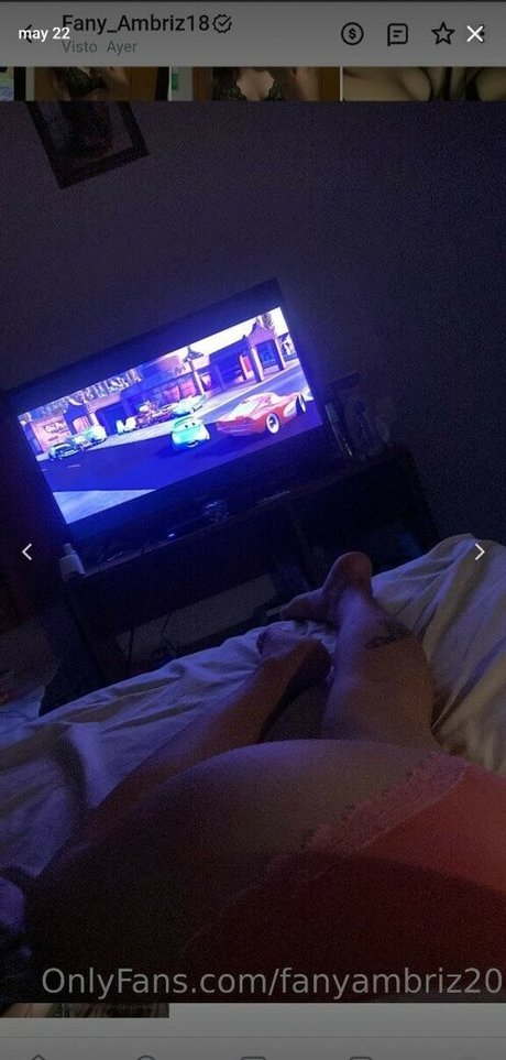 fanyambriz20 裸のスター 写真