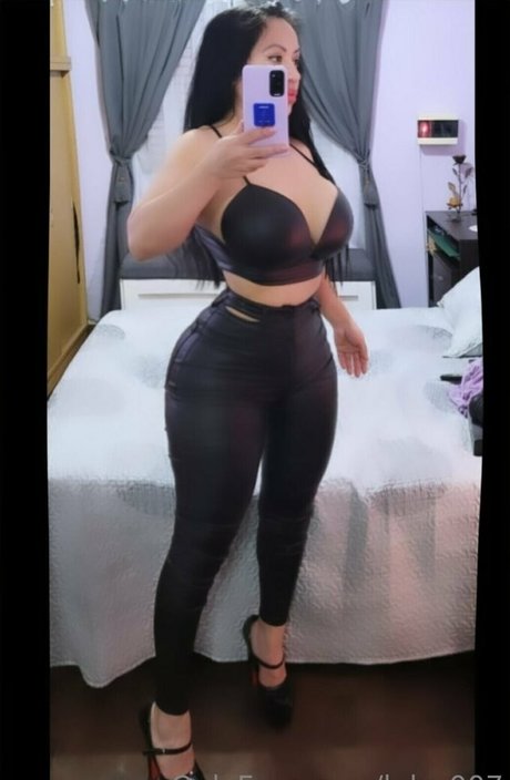 luly 000 独占スター 写真