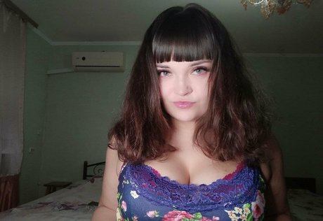 lara horn トップ女優 画像