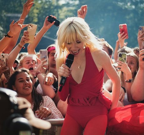 Carly Rae Jepsen 美しいモデル 写真