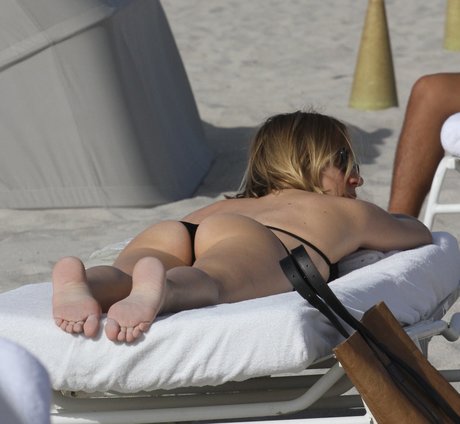 Chloe Sevigny 裸のモデル 画像
