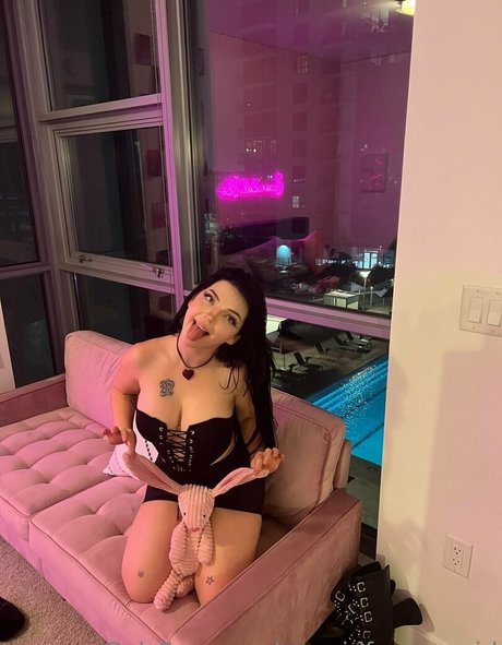 charliofacefree ポルノ女優 写真