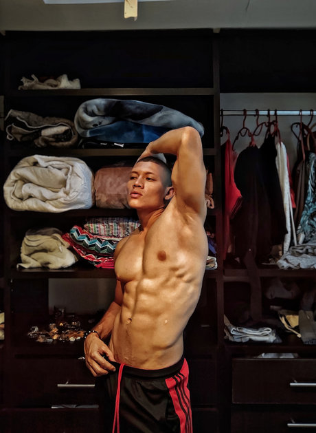 Jhonatan Rengifo ポルノスター 裸 写真