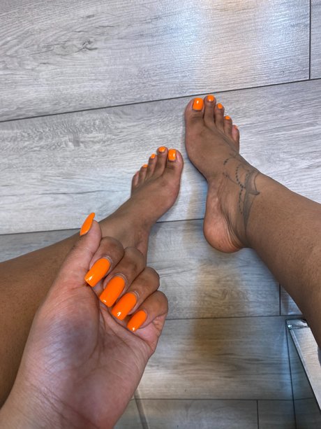 Kitagurlfeetx エロティックなモデル 写真