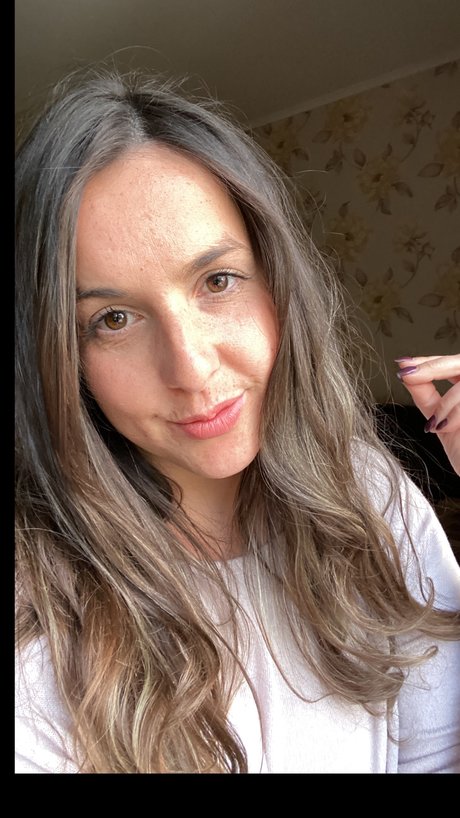 louise more ポルノスター 裸 写真