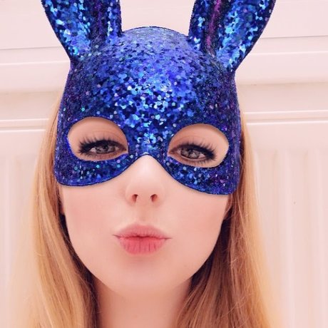 Naughtypipi ホットなモデル 写真