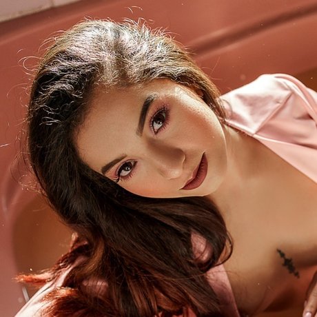 Lucy Gecko 美しい女優 アーカイブ