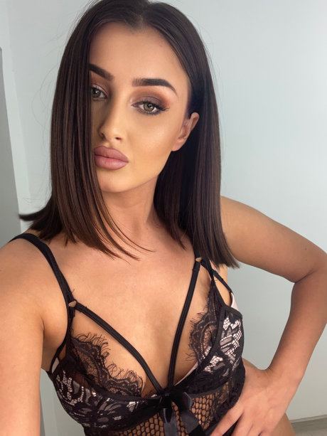 alina ayl ポルノスター 写真