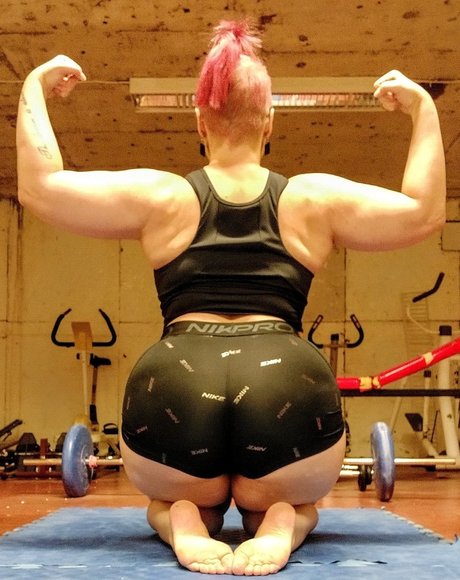 Nightfall NUDE POWERLIFTER FREE トップスター ギャラリー