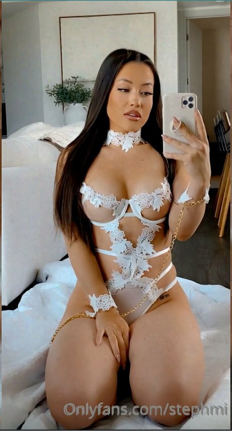 Stephmi ポルノスター 高品質 画像