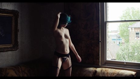 M frontmag アート女優 写真
