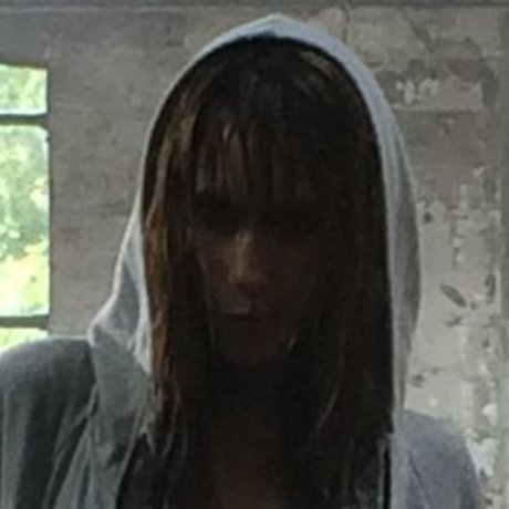 Alex Jones 美しいスター ギャラリー