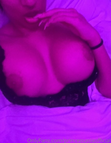 Princess Asia 素敵なポルノスター 写真
