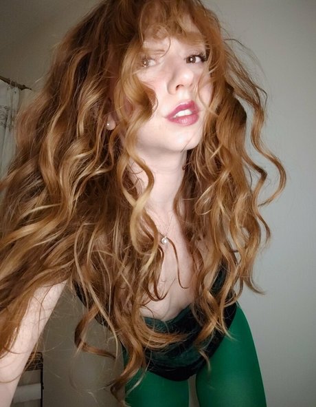 MandyFrizzle 素敵なポルノスター 写真