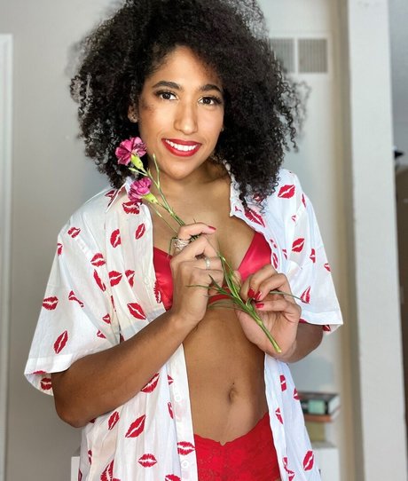 ディスコード トランス OnlyFans セクシー裸 画像