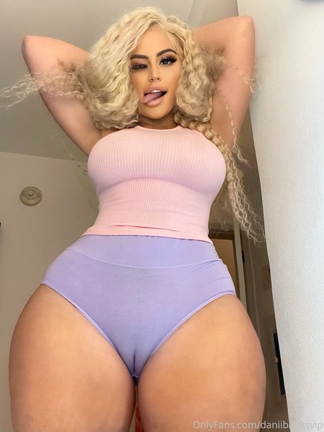 ママ無料OnlyFans アートヌード 写真