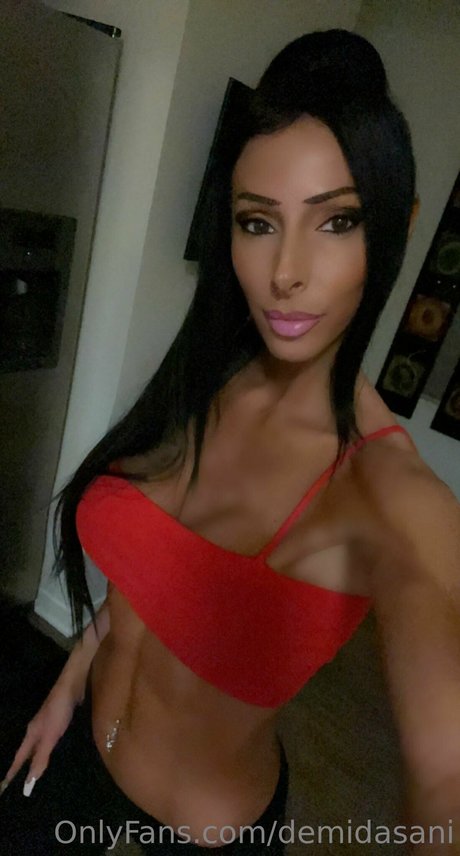 DEMI DASANI セクシーなスター 写真