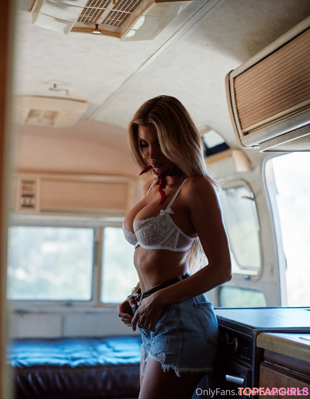 Sarai Rollins ヌードのポルノスター 写真