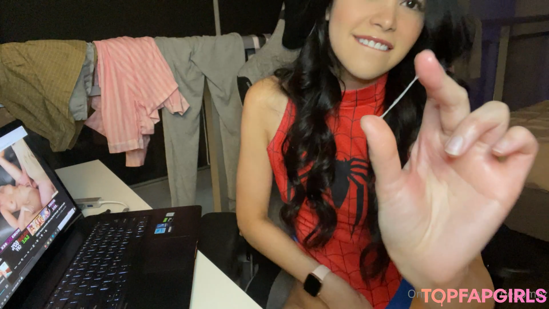 RorrieGomez ポルノモデル 写真