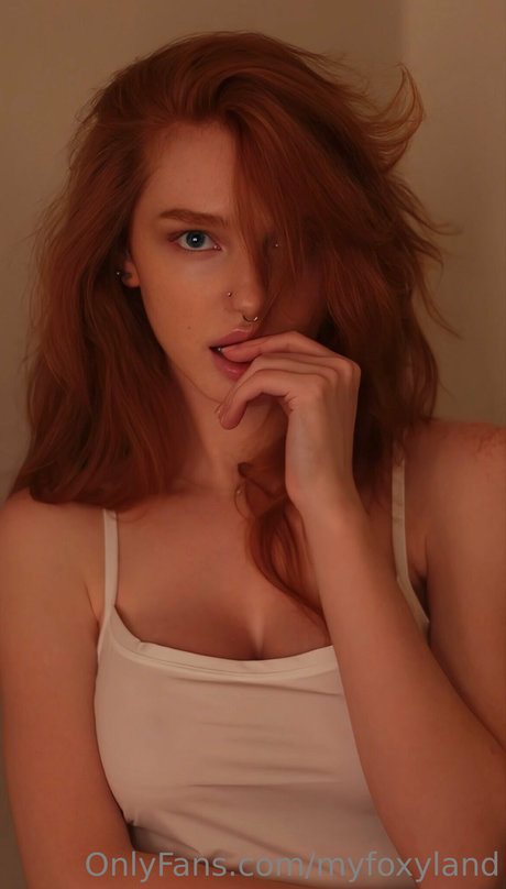 Myfoxyland エロティック女優 写真