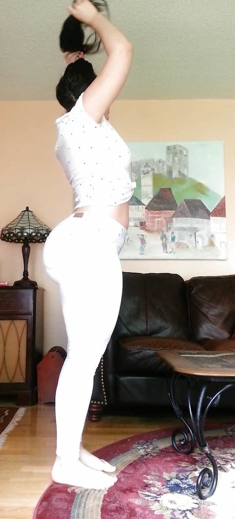 Anja Dee ポルノモデル 画像
