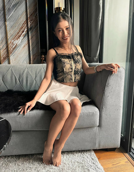 Tiny Alina ホットスター 画像
