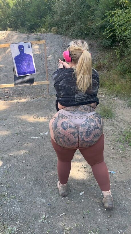 Miss Thick N Tatted 完璧なモデル 写真