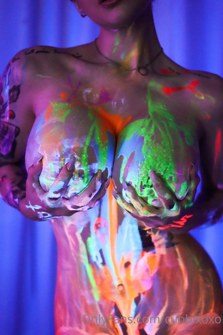 Cubbixoxo アダルト女優 写真