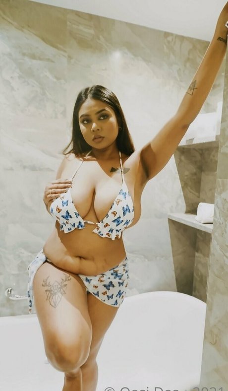 Oasi Das エロティック女優 写真