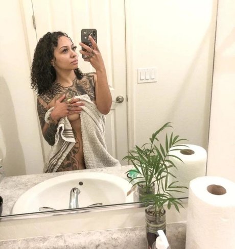 Omgyoash ポルノモデル 画像