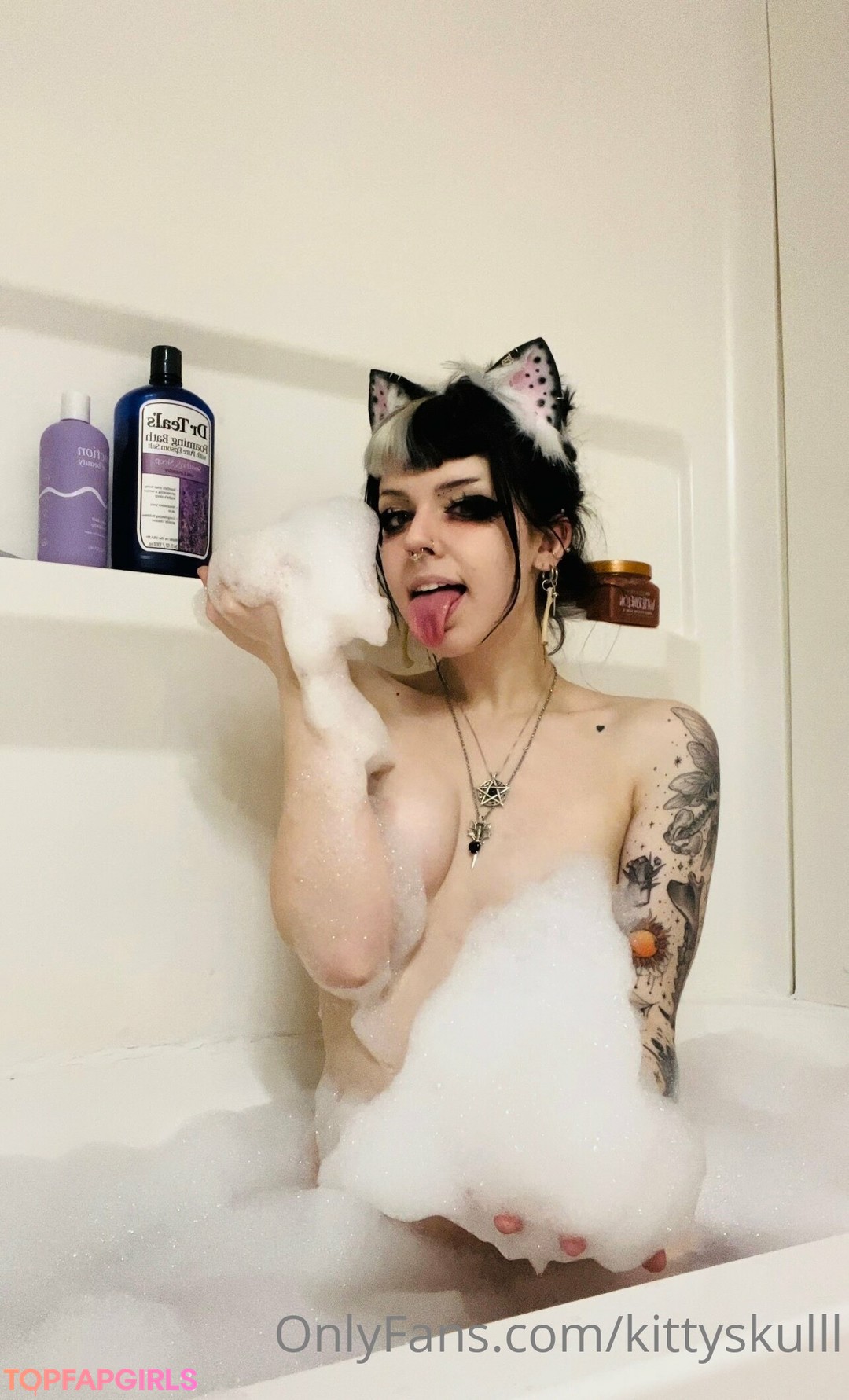 Caroline Carr ヌードモデル 画像