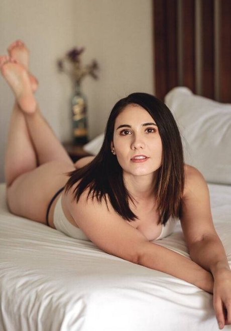 Caro Trueba セックスモデル 画像