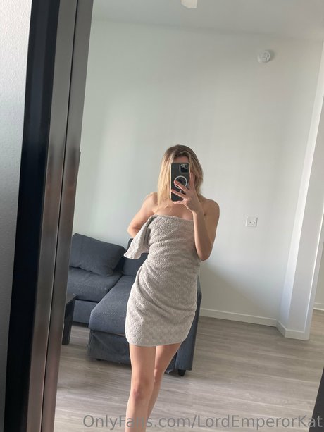 Kat ONLINE NOW 美しいポルノスター 写真