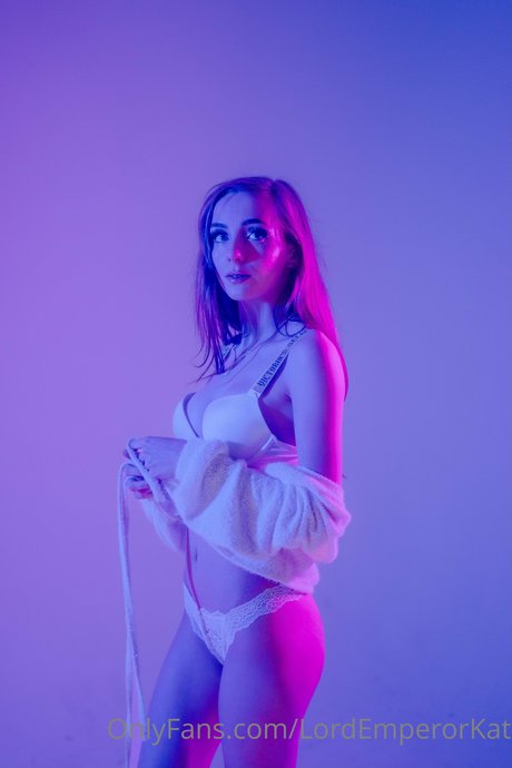 Kat ONLINE NOW ポルノモデル 画像