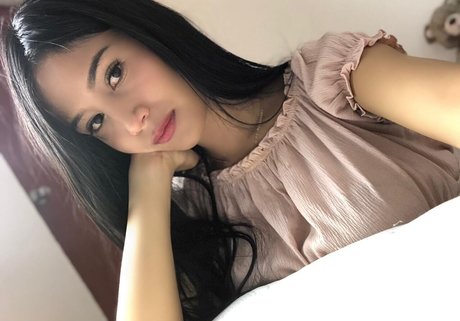 Emily Ortiz ヌードスター ギャラリー