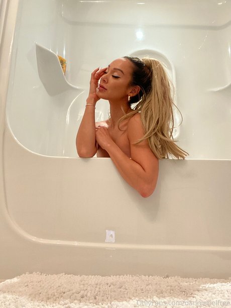 Dannie Riel ホットなモデル 写真