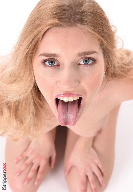 曲線美の熟女オンリーファンズ ホットヌード 写真