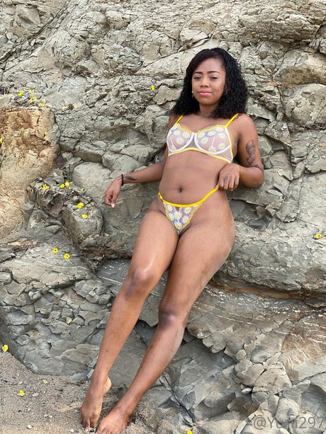 Yuni Nicolee ポルノスター ベスト 写真