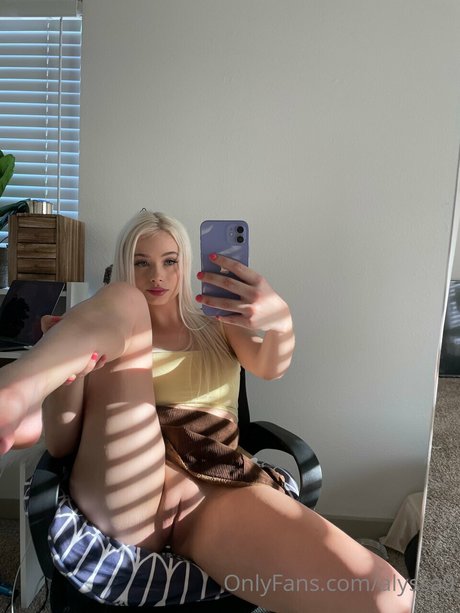 熟女の手コキOnlyFans セクシー ギャラリー