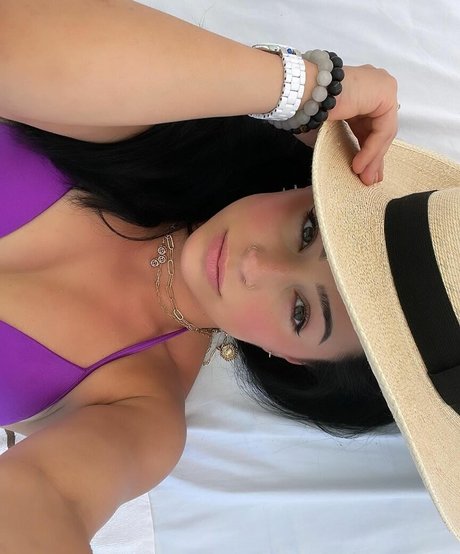 Kat Corrao トップモデル 写真
