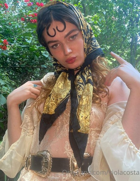 floraauclair ヌード女優 画像